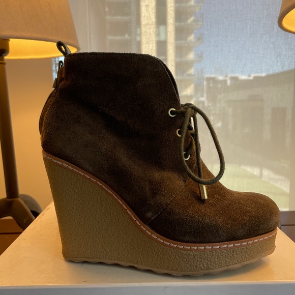 Tory Burch women’s boots - Picture 2 of 4